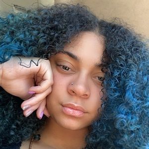 Meet your Posher, Briana